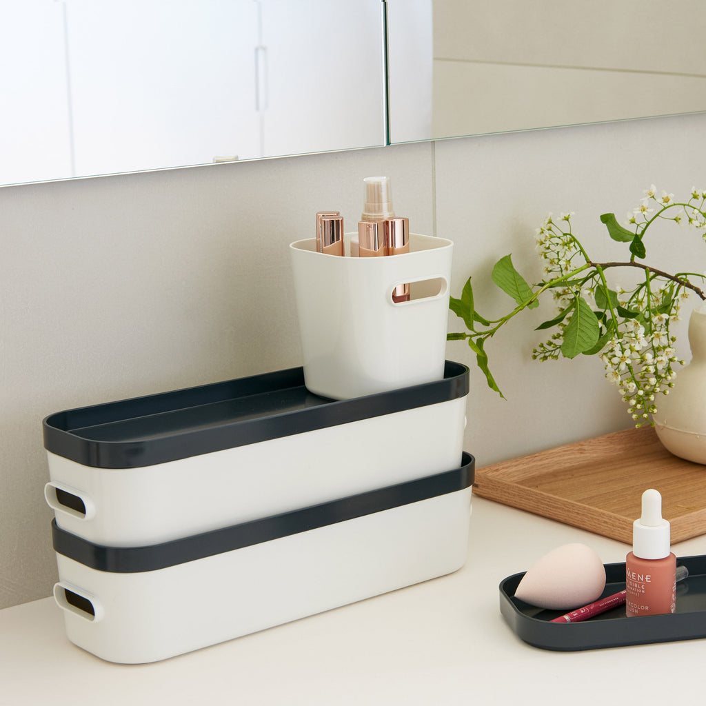 Caja de almacenamiento apilable delgada con tapa, blanco gris