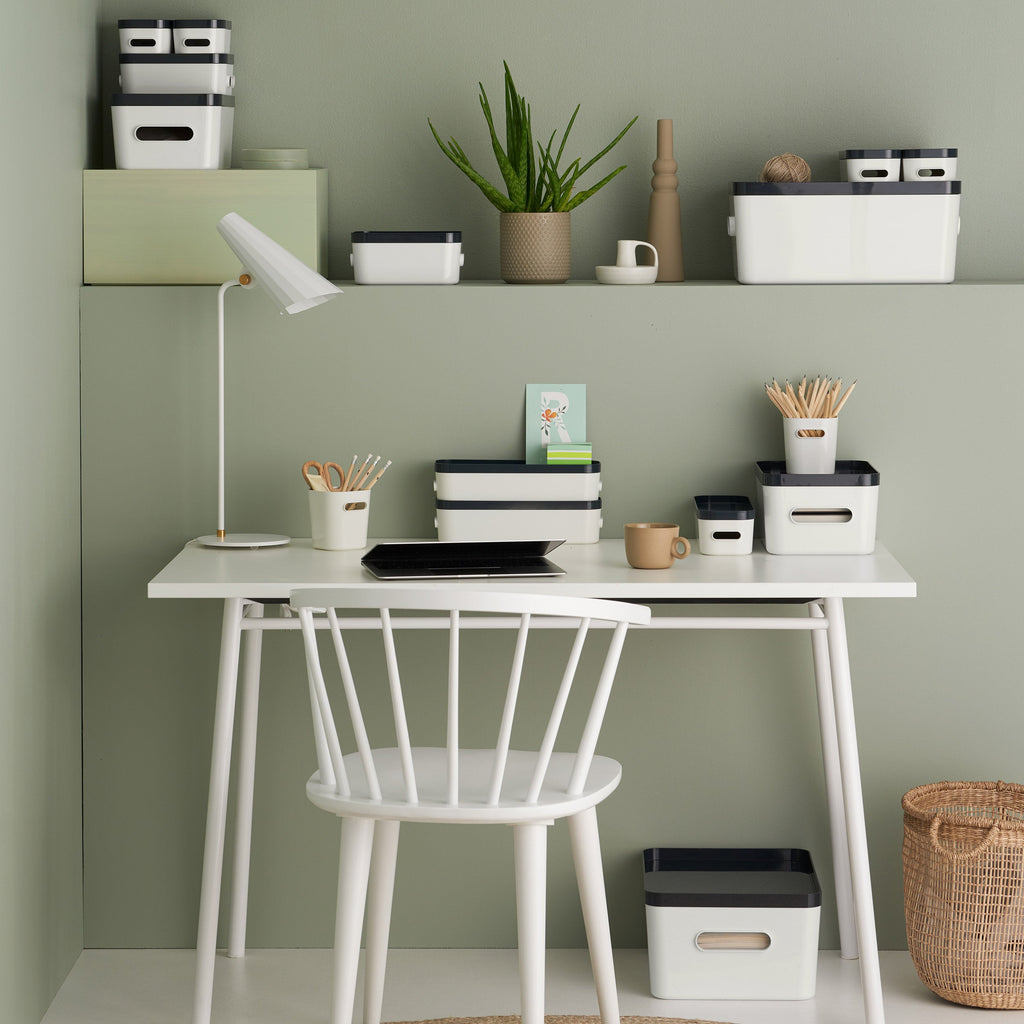 Caja de almacenamiento apilable delgada con tapa, blanco gris