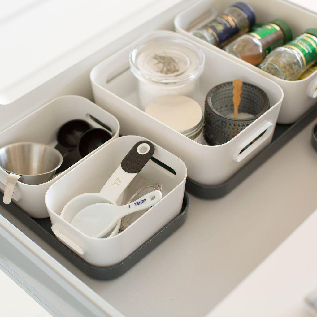 Juego de cajas de almacenamiento apilables con tapa, blancas y grises
